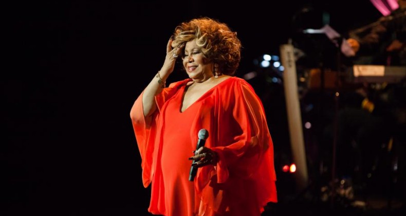Alcione é internada com quadro de angina em São Paulo