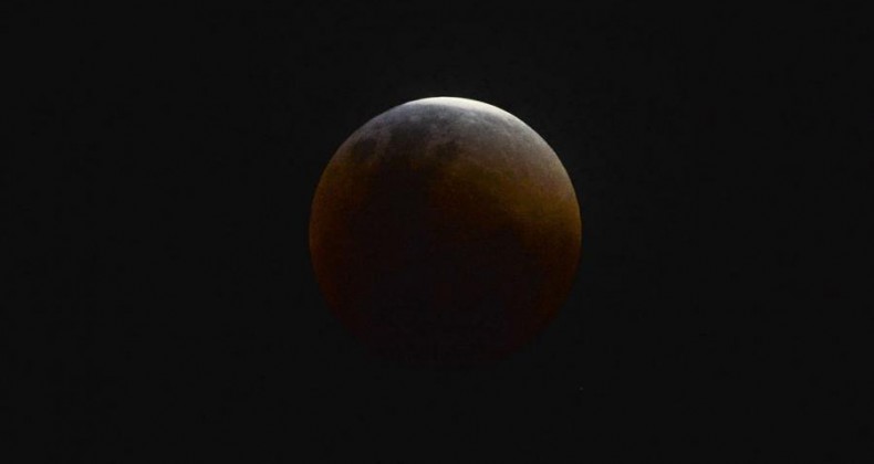 Eclipse total da Lua ocorre hoje; veja dicas para acompanhar