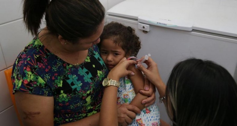 Governo e entidades médicas lançam manifesto em favor da vacinação