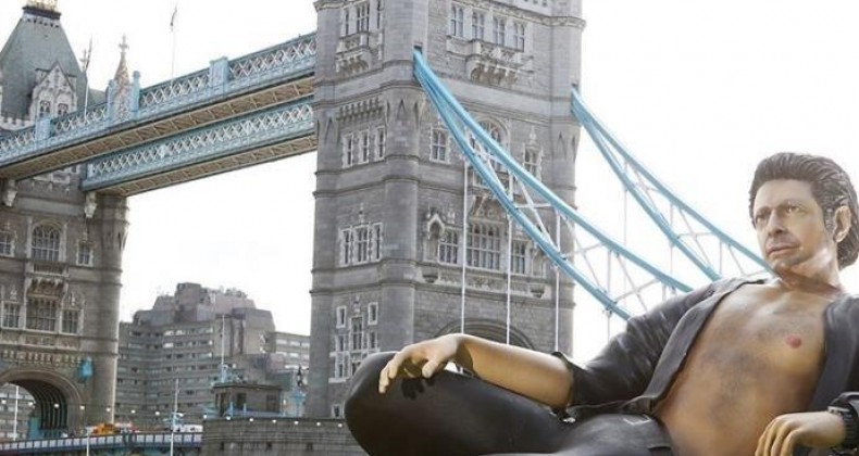 Jeff Goldblum ganha estátua em comemoração aos 25 anos de 