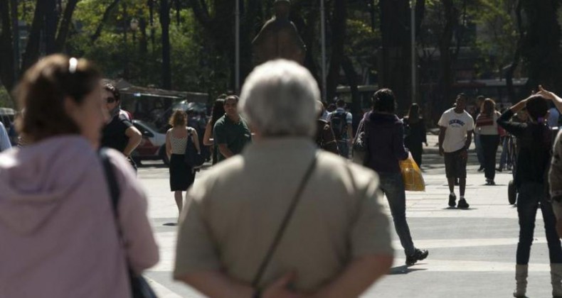 População brasileira deve chegar a 233,2 milhões em 2047, diz IBGE