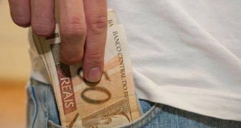 Salário mínimo de R$ 998 para 2019 não deve repor perda deste ano
