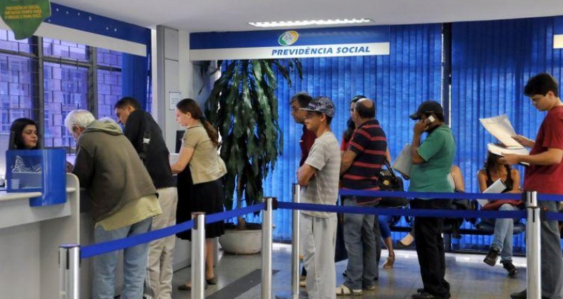 Aposentados começam a receber 1ª parcela do décimo terceiro