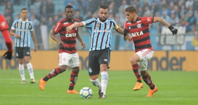 Grêmio sai na frente, mas sofre empate do Flamengo e se complica