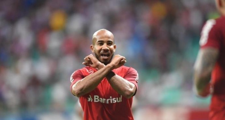 Inter vence o Bahia e diminui diferença para o líder