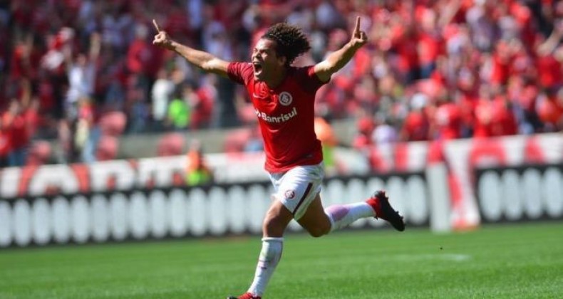 Inter vence o Paraná com gol de falta aos 50 minutos do segundo tempo