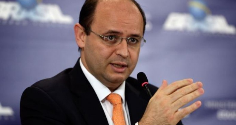 MEC repassa R$ 296 milhões para pagamento de bolsas da Capes