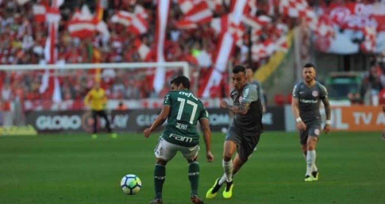Melo nega frustração com empate e prevê jogo duro contra Cruzeiro
