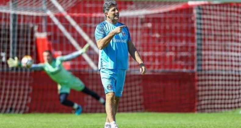 Bem na Libertadores, Grêmio permanece de olho no Brasileirão