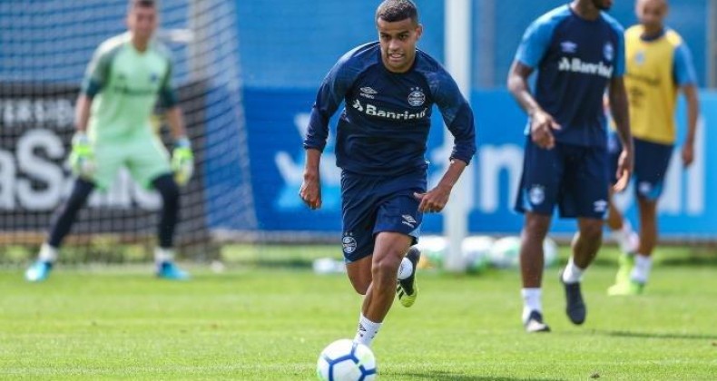 Cinco jogadores lutam por uma vaga no time do Grêmio