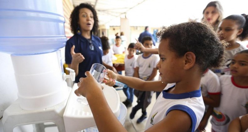 Estados e municípios pedem Fundeb permanente e mais recursos da União