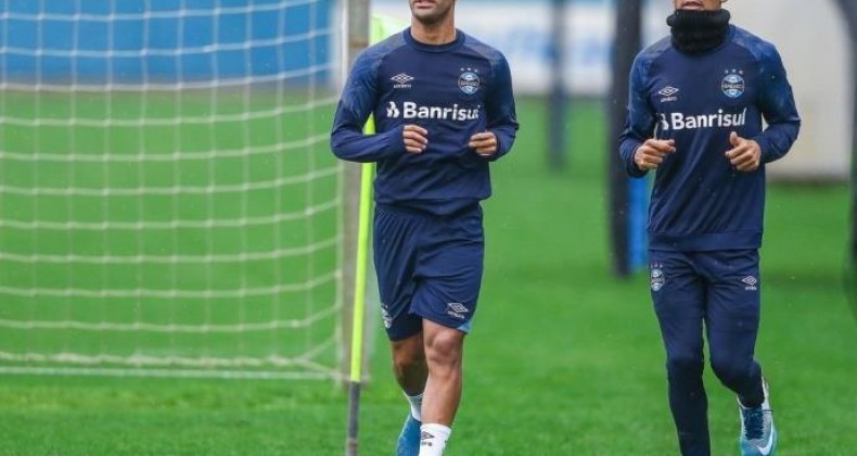 Grêmio muda planos e prepara time misto contra o Santos