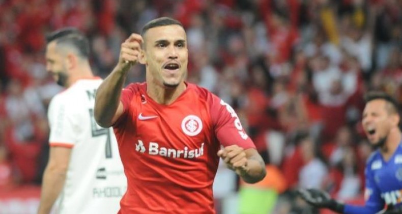 Inter reage rápido, vence o Flamengo e é líder do Brasileirão