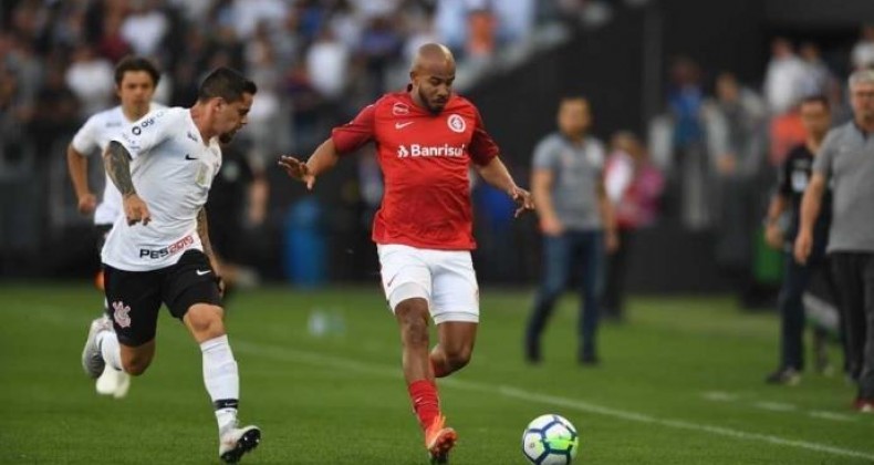 Suspenso, Patrick “escala” D’Alessandro para jogo contra o Vitória