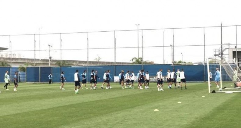 Marcelo Grohe e Cortez realizam corridas durante treino do Grêmio
