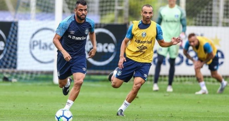 Thaciano e Matheus Henrique brigam por um lugar no meio-campo do Grêmio