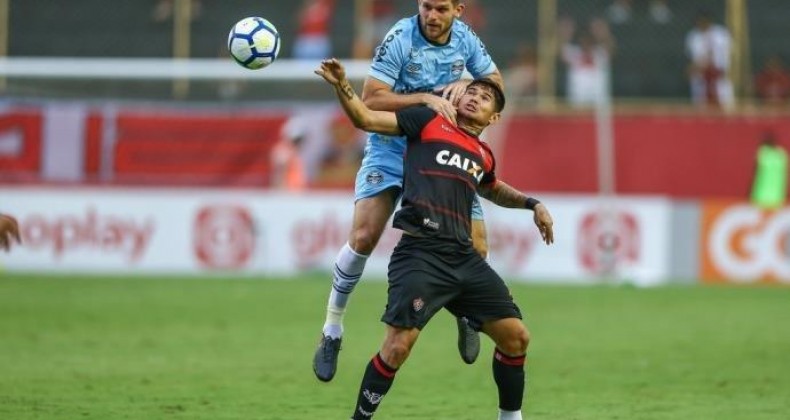 Em jogo fraco, Grêmio empata sem gols com o Vitória