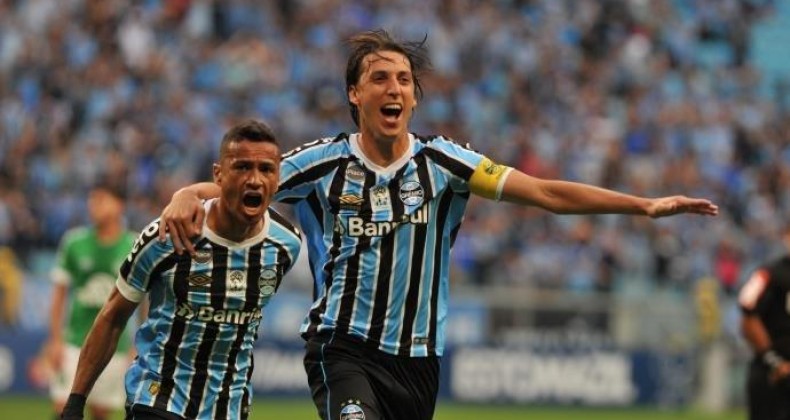 Grêmio vence a Chapecoense e confirma vaga na Libertadores