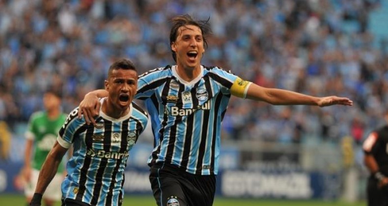 Grêmio vence a Chapecoense e confirma vaga na Libertadores