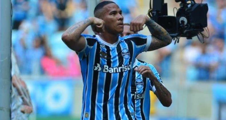 Grêmio vira sobre o Vasco e chega ao G4 do Brasileirão