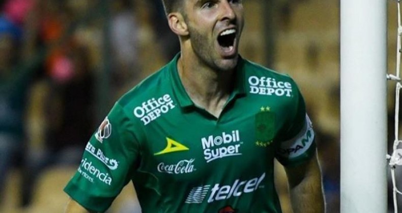 Grêmio e Corinthians brigam por Mauro Boselli