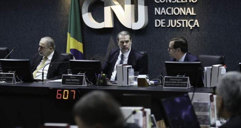 Pagamento de auxílios a juízes precisará de aval do CNJ