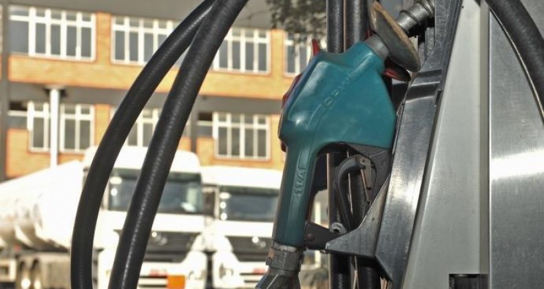 Petrobras reduz em 0,94% preço médio da gasolina nas refinarias