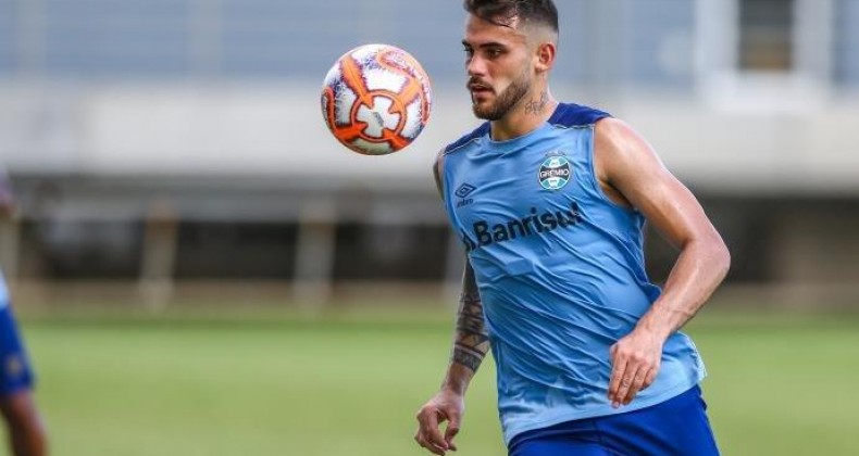 Renato fecha treino e faz mistério sobre time para enfrentar o São Luiz