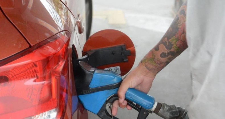 Petrobras eleva em 1,23% preço médio da gasolina nas refinarias