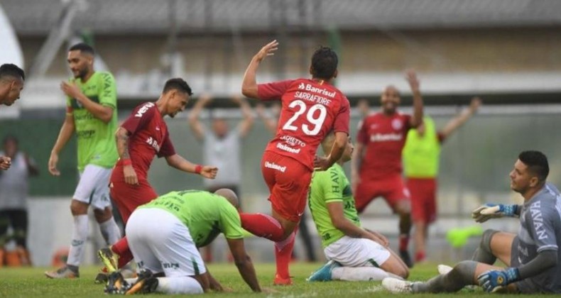 Sarrafiore sai do banco e garante vitória do Inter sobre o Avenida