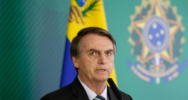 Bolsonaro admite mudar idade mínima de mulheres para 60 anos