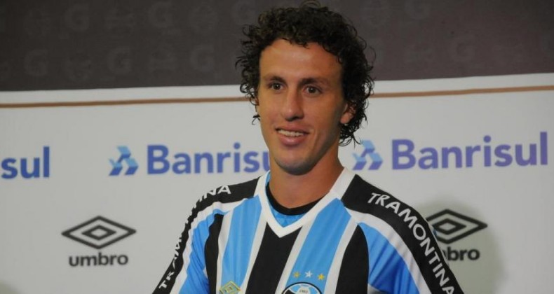Galhardo confirma retorno ao Grêmio em anúncio no Twitter