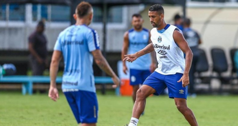 Michel sofre entorse e deixa o treino do Grêmio mais cedo