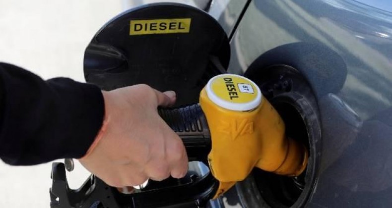 Bolsonaro segura alta do diesel para impedir greve de caminhoneiros