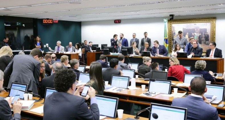CCJ aprova parecer a favor da reforma da Previdência
