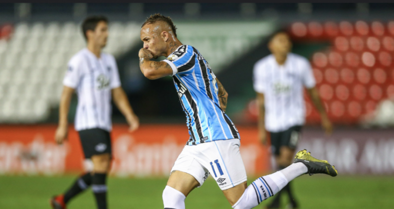 Everton marca dois gols e Grêmio vence o Libertad no Paraguai