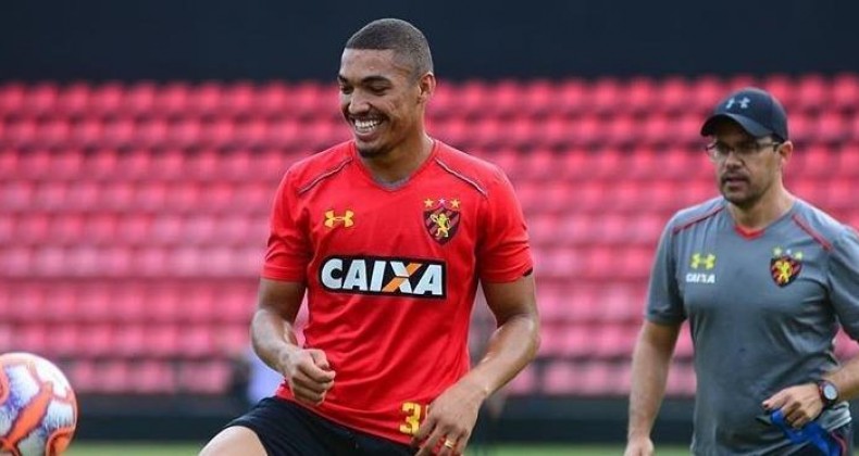 Inter negocia a contratação de zagueiro do Sport