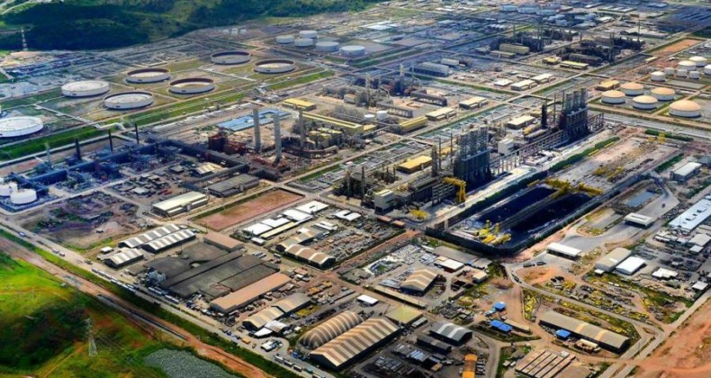 Petrobras sobe preço da gasolina nas refinarias em R$ 0,10