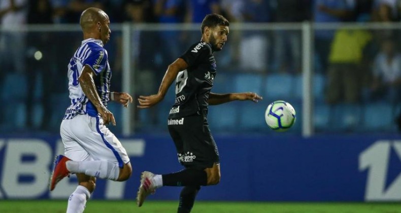 Grêmio sai na frente, mas empata com o Avaí em jogo de baixa qualidade