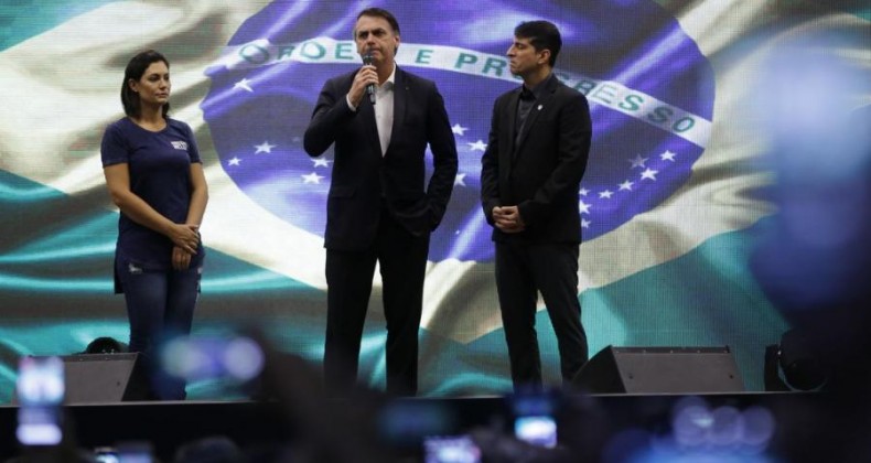 Povo está indo às ruas em defesa do futuro da nação, diz Bolsonaro