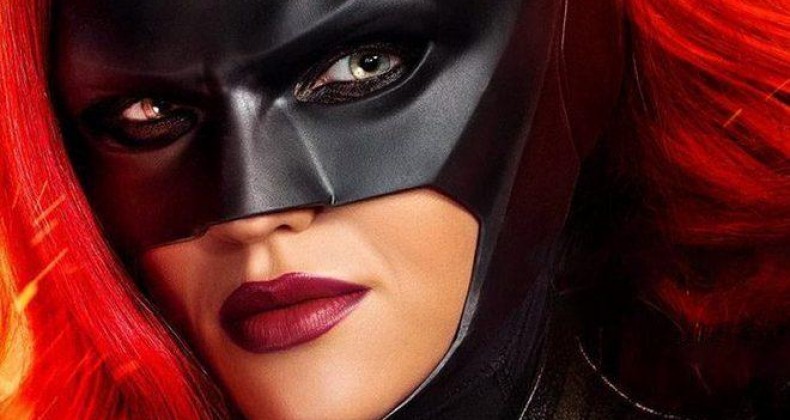 Batwoman ganhou novo vídeo focado na moto da heroína