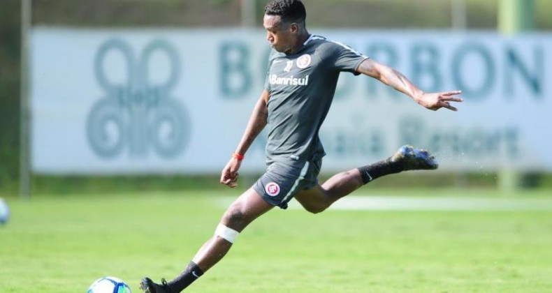 Edenílson segue como dúvida para duelo contra o Bahia