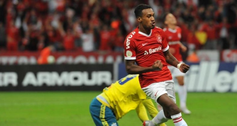 Inter começa mal, mas reage e vence o Avaí por 2 a 0