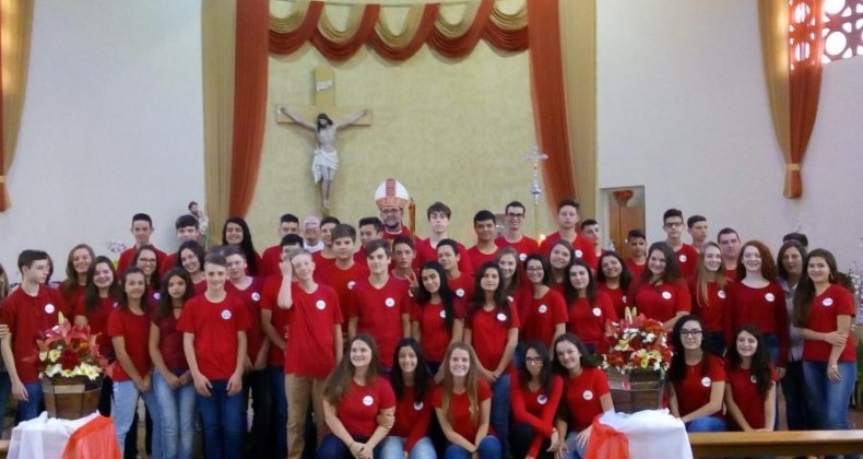Jovens de São José do Ouro recebem o sacramento do Crisma