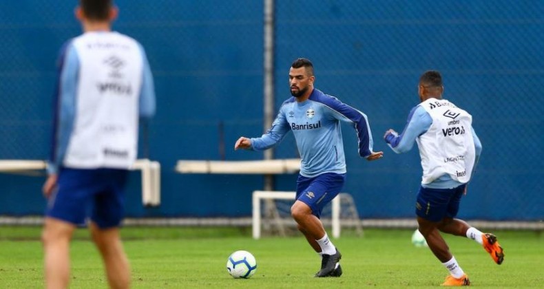 Maicon classifica oscilação do Grêmio como 