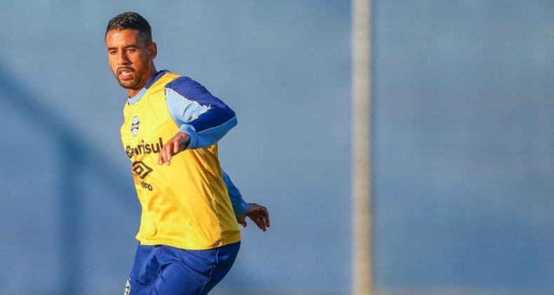 Michel e Rômulo não treinam e passam a ser dúvida no Grêmio