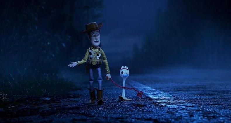 Novo 'Toy Story' volta a emocionar e deixa franquia atual e divertida