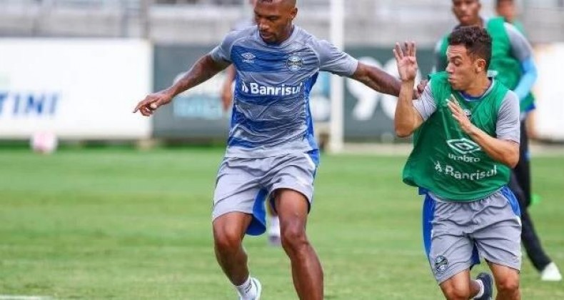 Seca de zagueiros no Grêmio está perto do fim