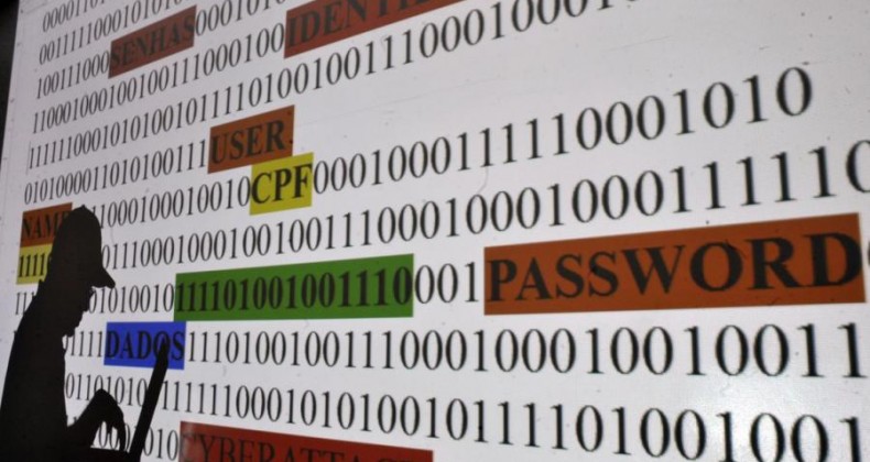 Juiz prorroga prisão de acusados de hackear celulares de autoridades