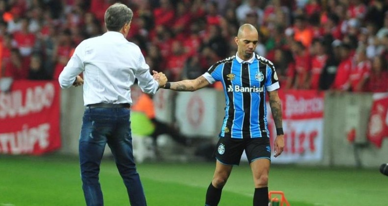 Renato exalta Diego Tardelli e Luan após Gre-Nal